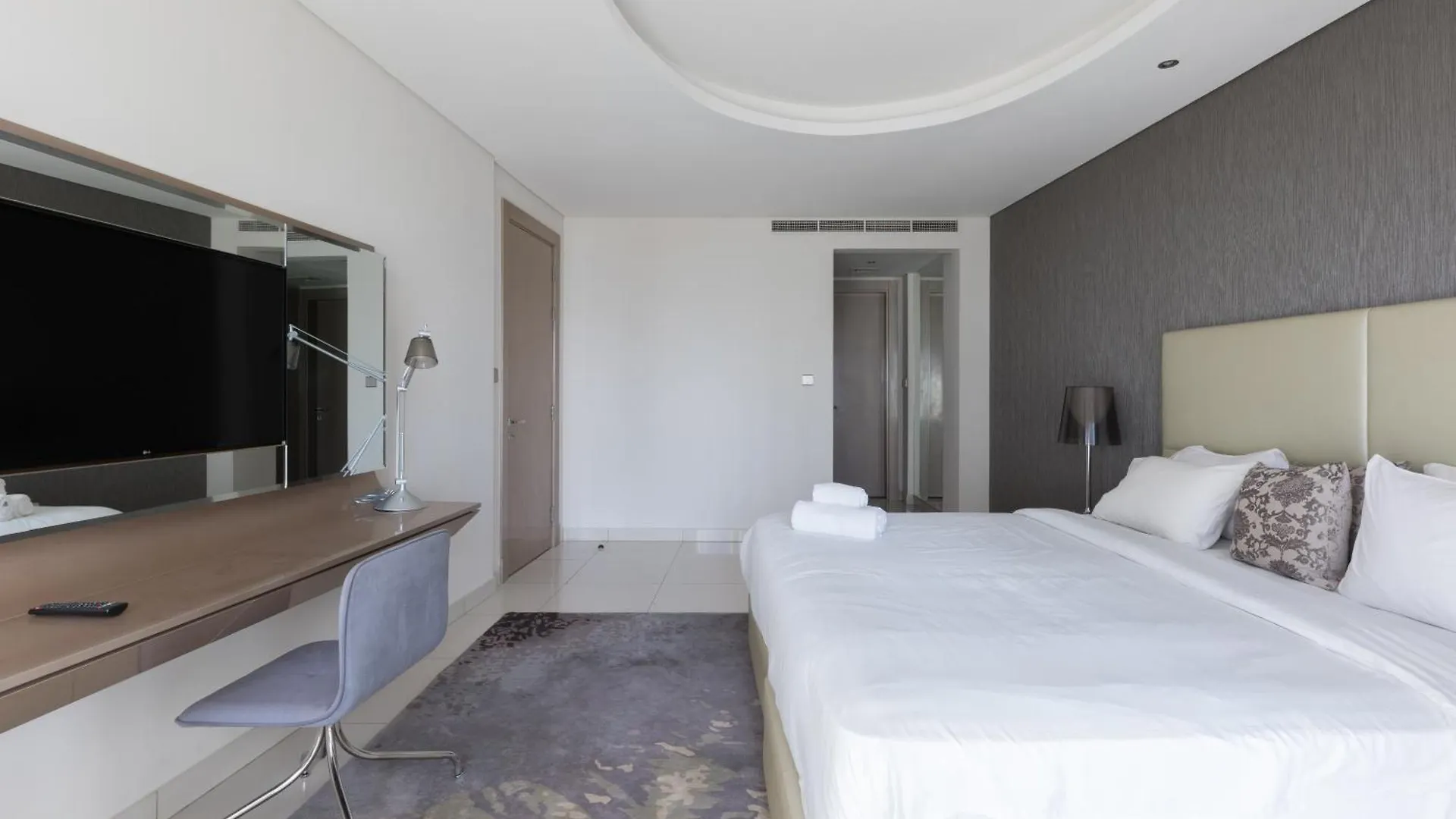 Cozy 1Br With Balcony Great View, Damac Towers Apartment Dubai