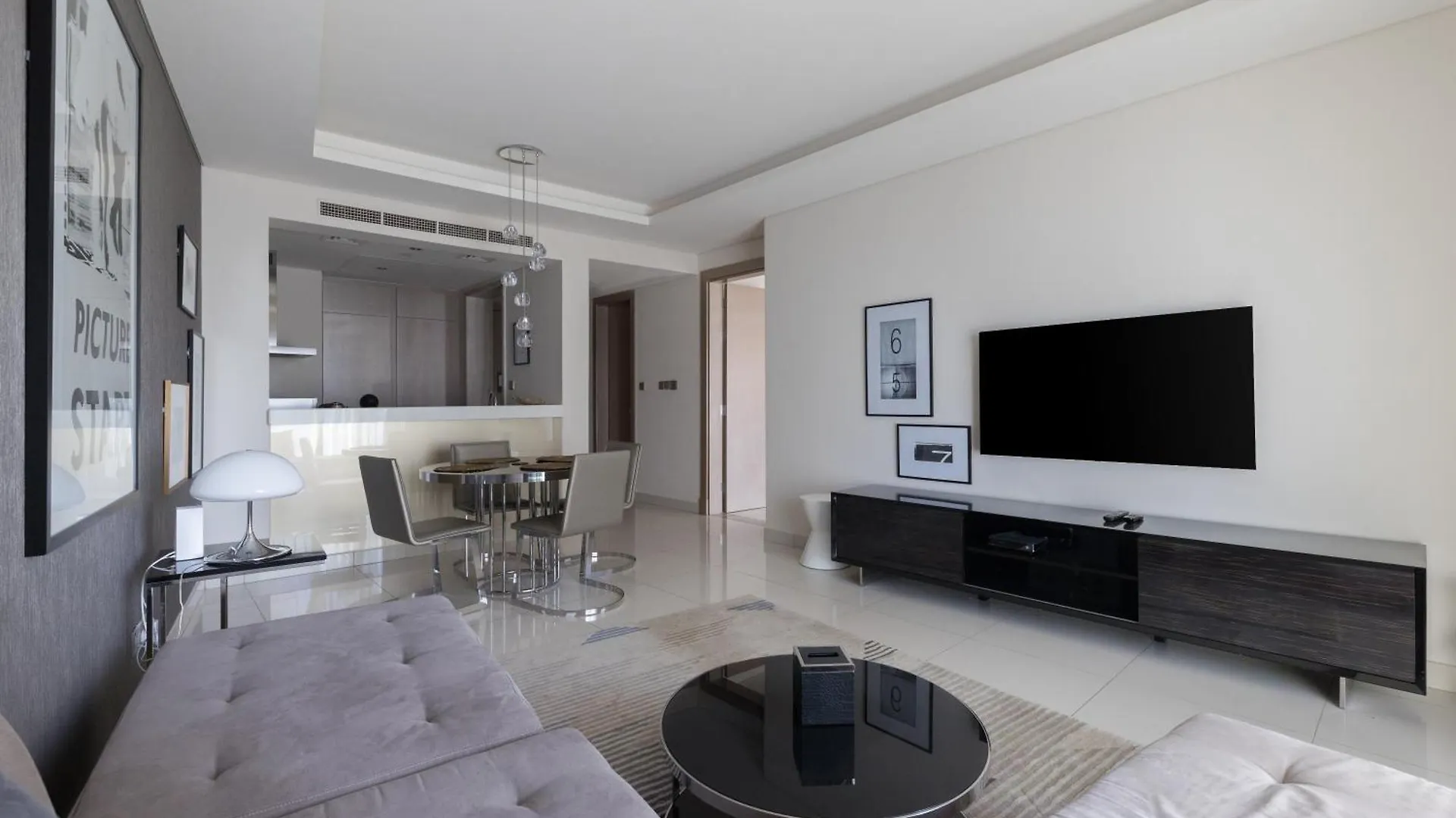 Cozy 1Br With Balcony Great View, Damac Towers Apartment Dubai